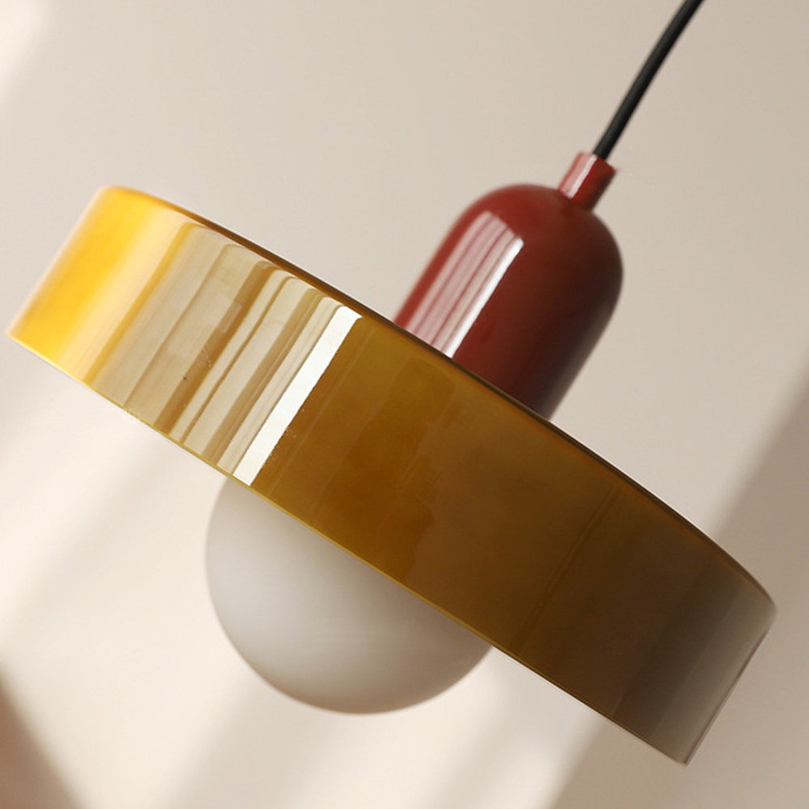 Lampe pendante Bauhaus en verre coloré