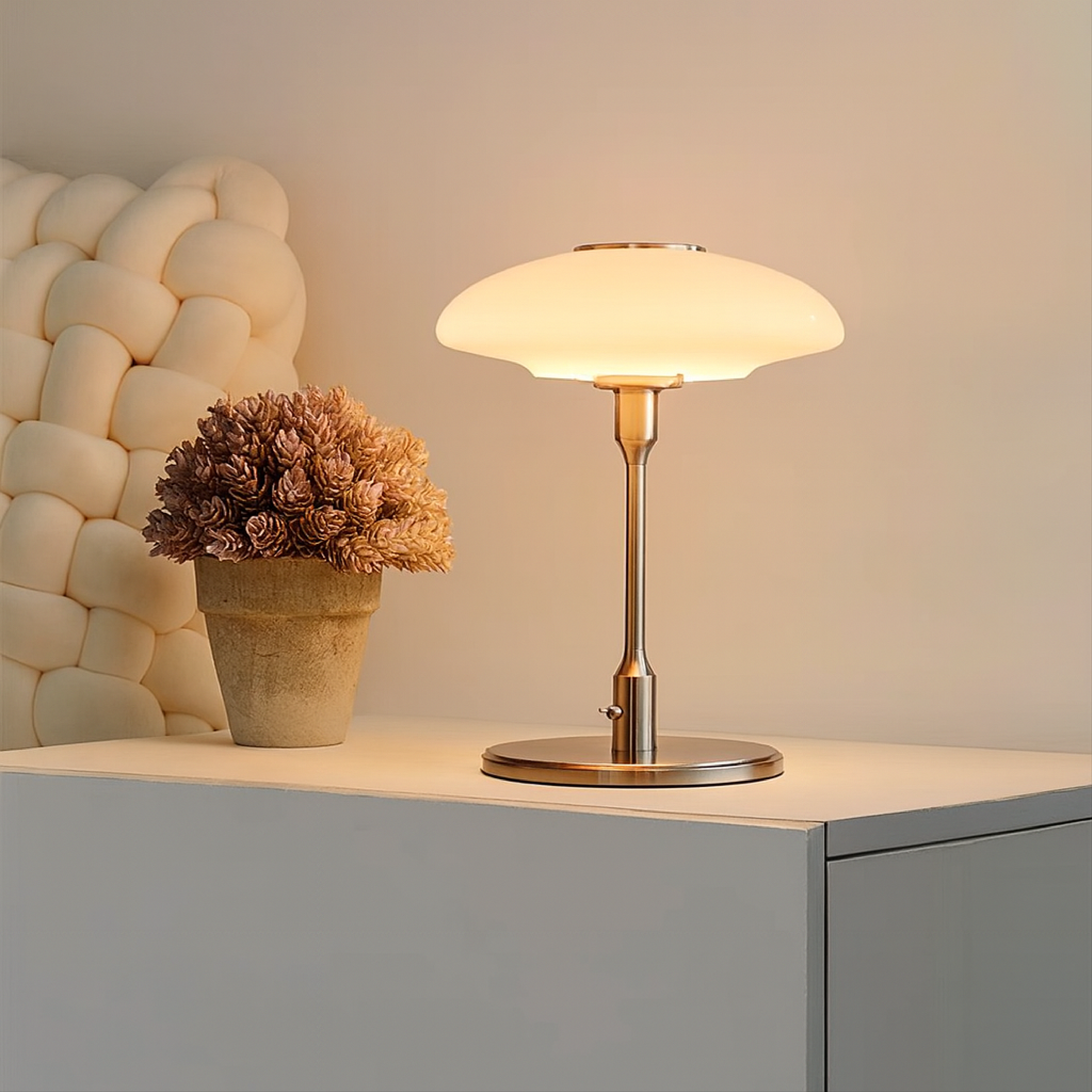 Lampe de table de designer suédois