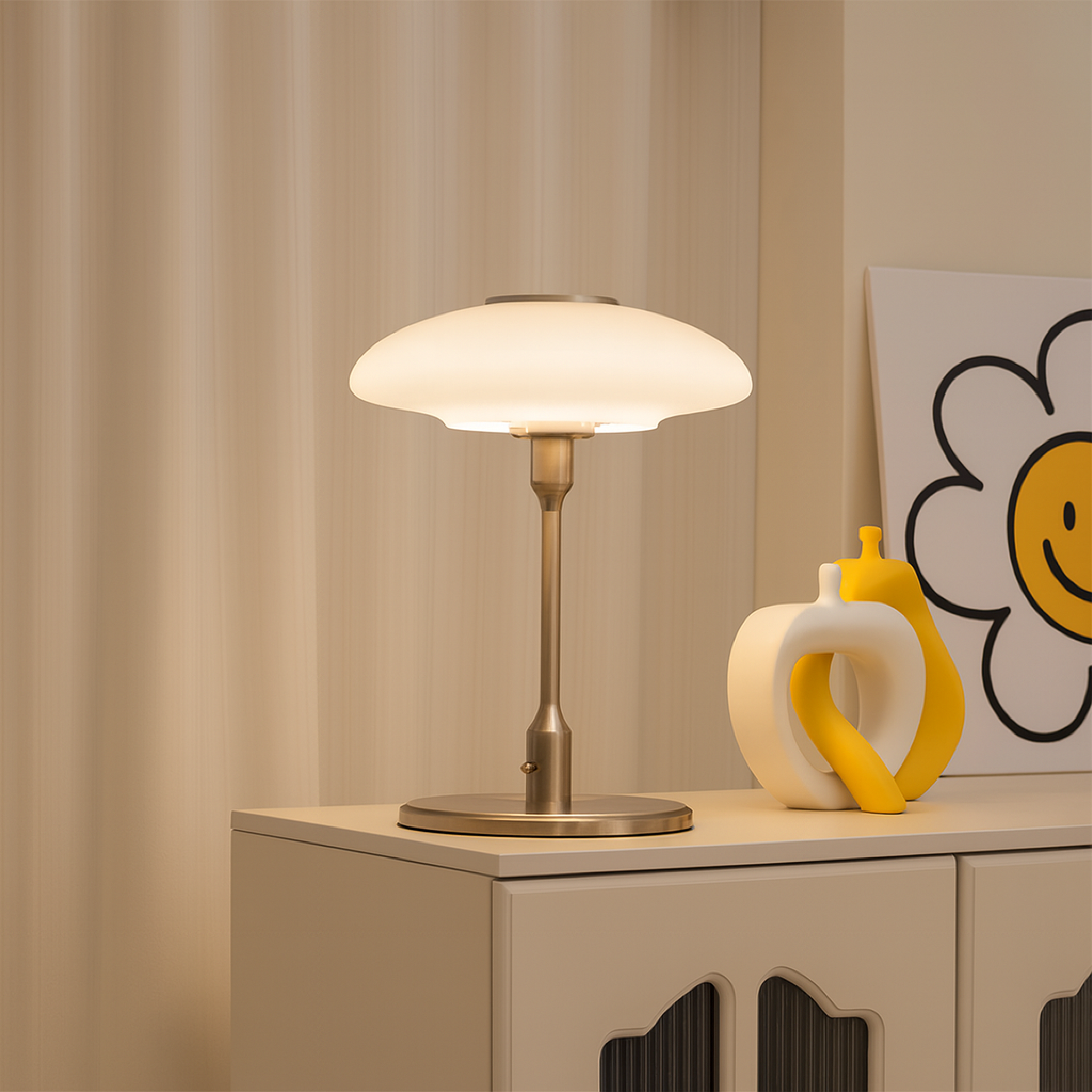 Lampe de table de designer suédois