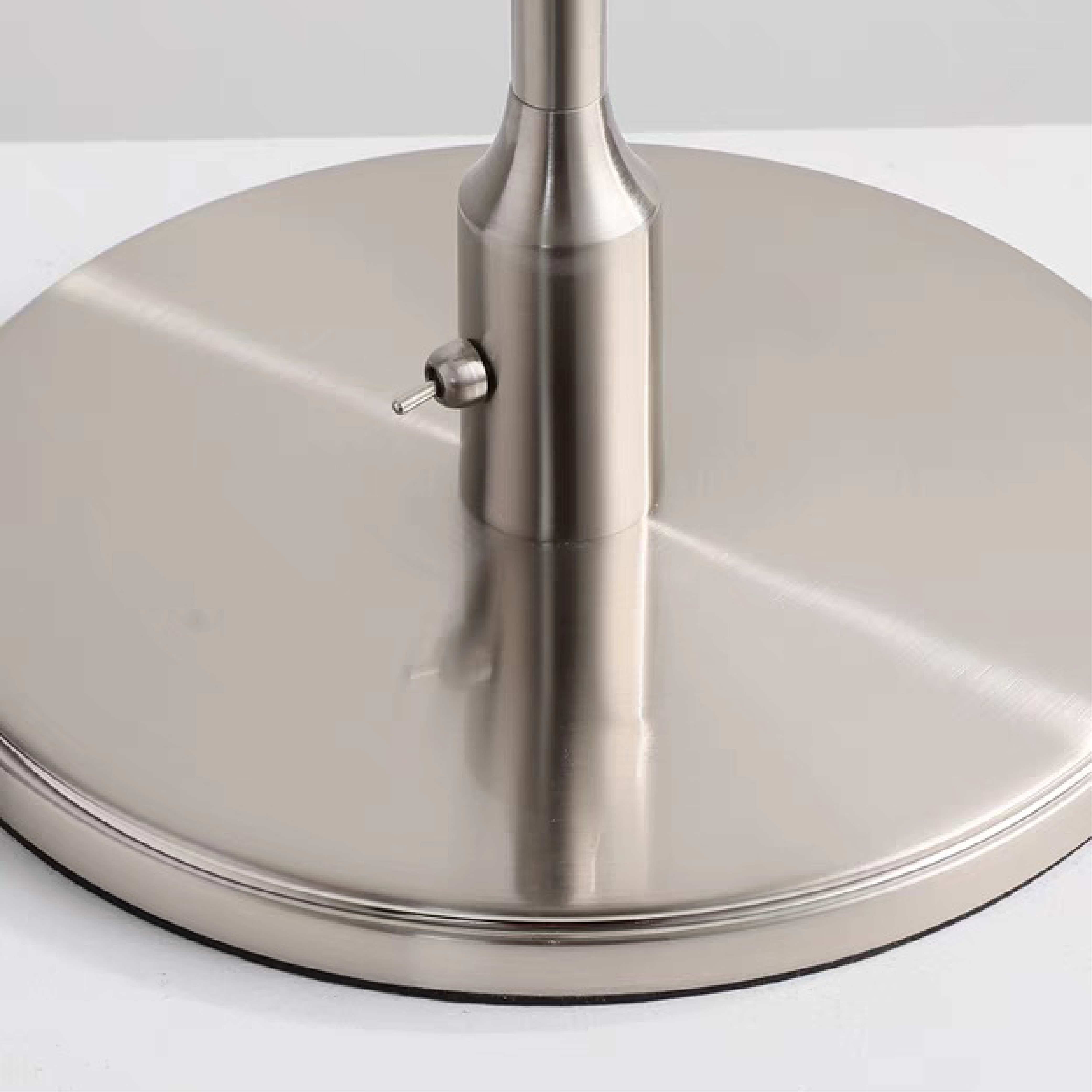 Lampe de table de designer suédois
