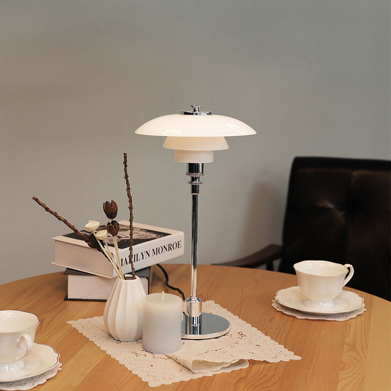 Lampe à poser de designer danois