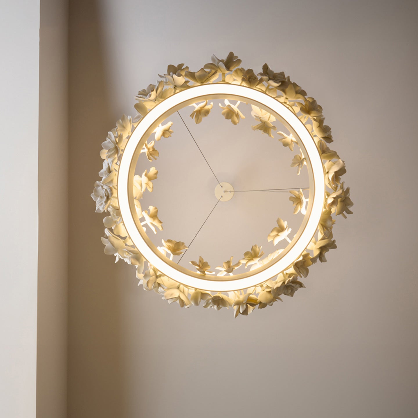 Lustre à fleurs en céramique