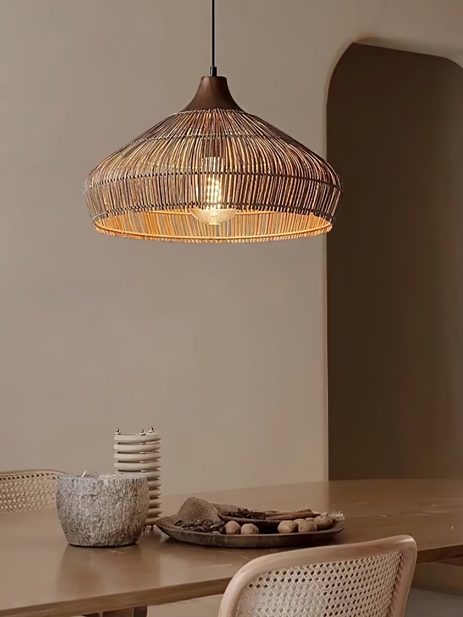 Lampe suspendue en osier et rotin