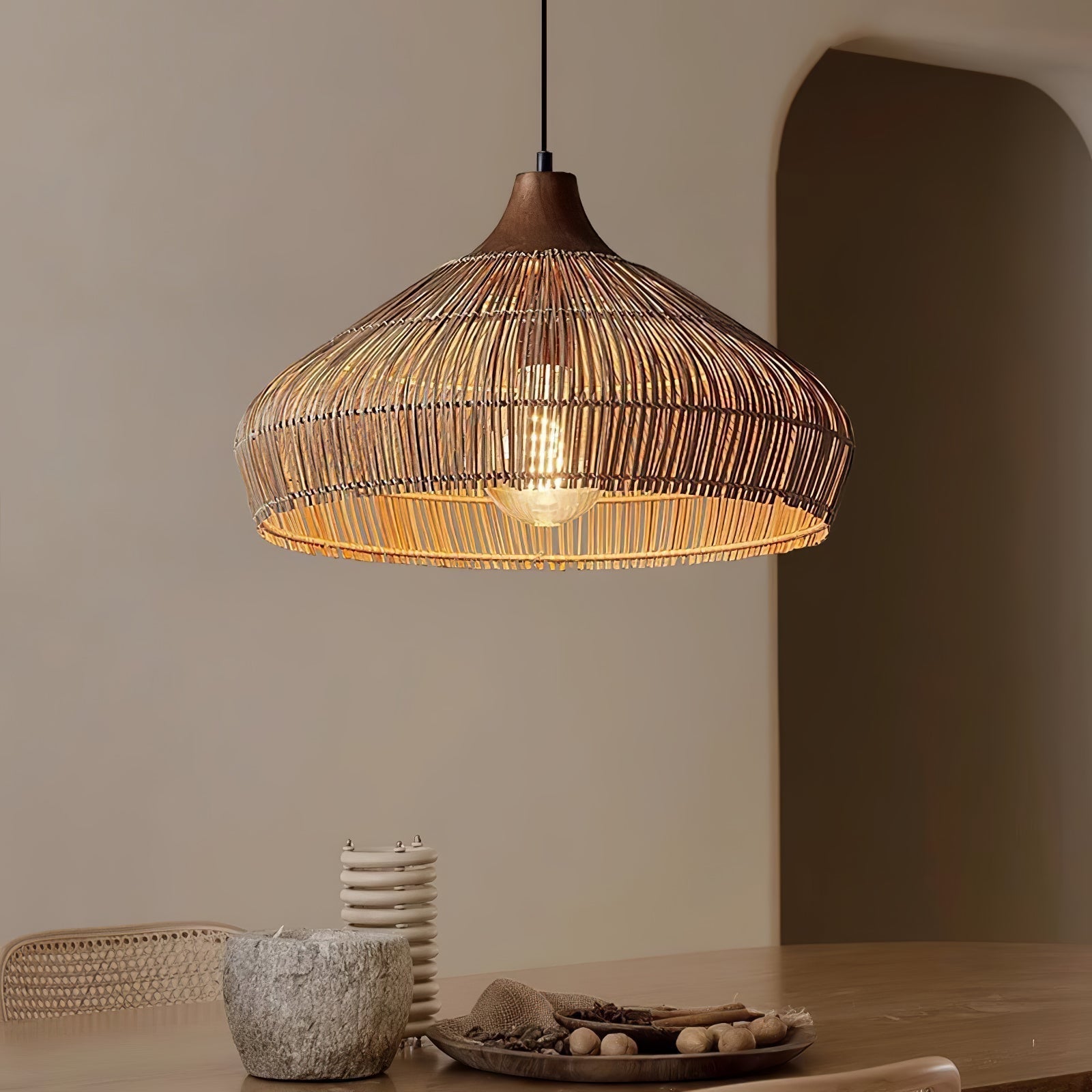 Lampe suspendue en osier et rotin
