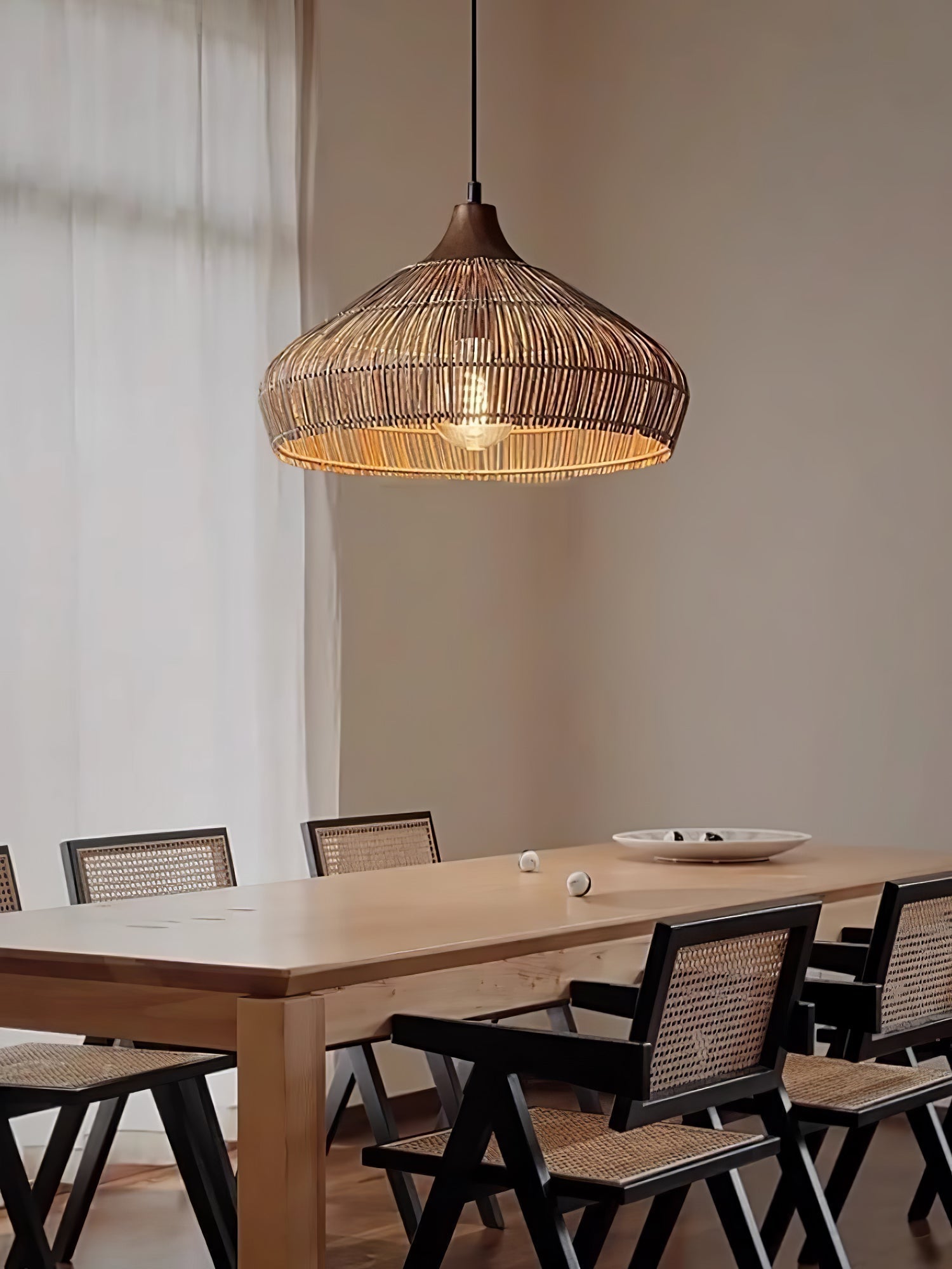 Lampe suspendue en osier et rotin