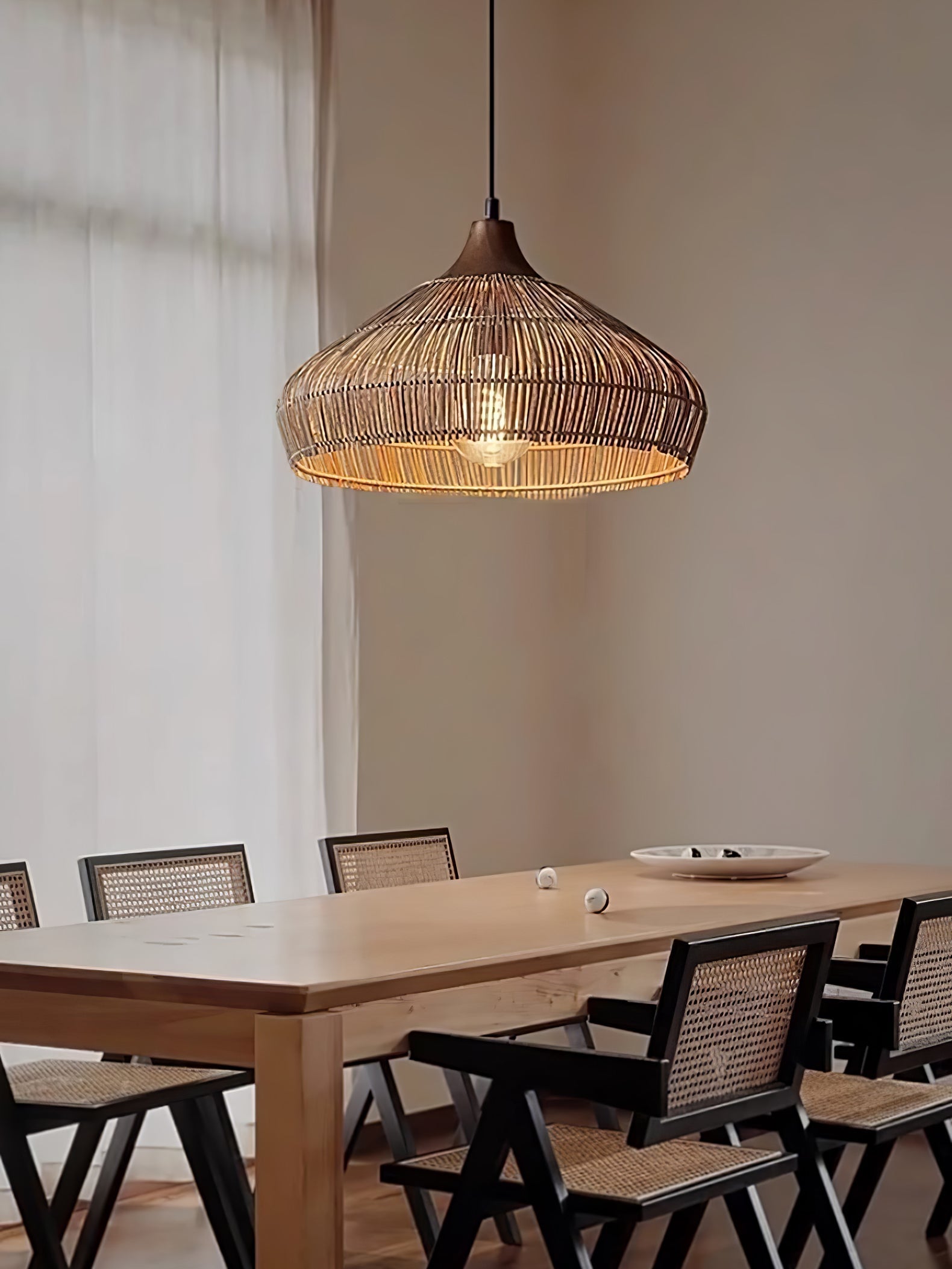 Lampe suspendue en osier et rotin