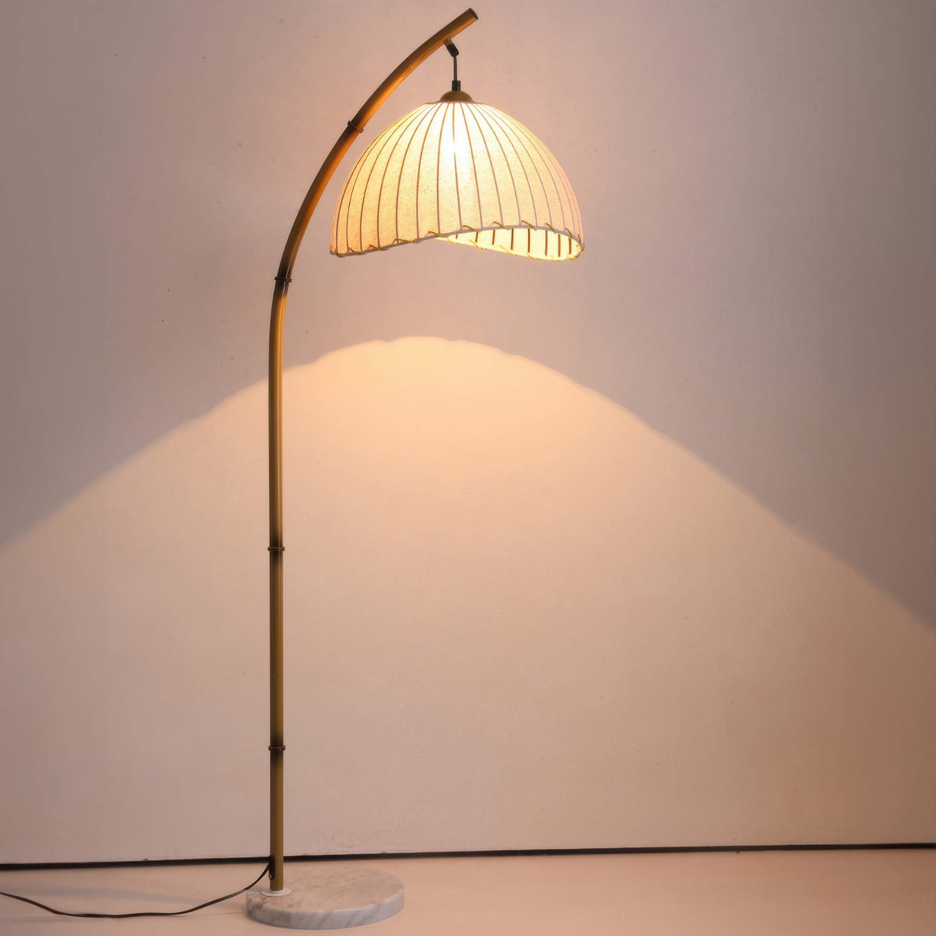 Lampadaire culturel en bambou