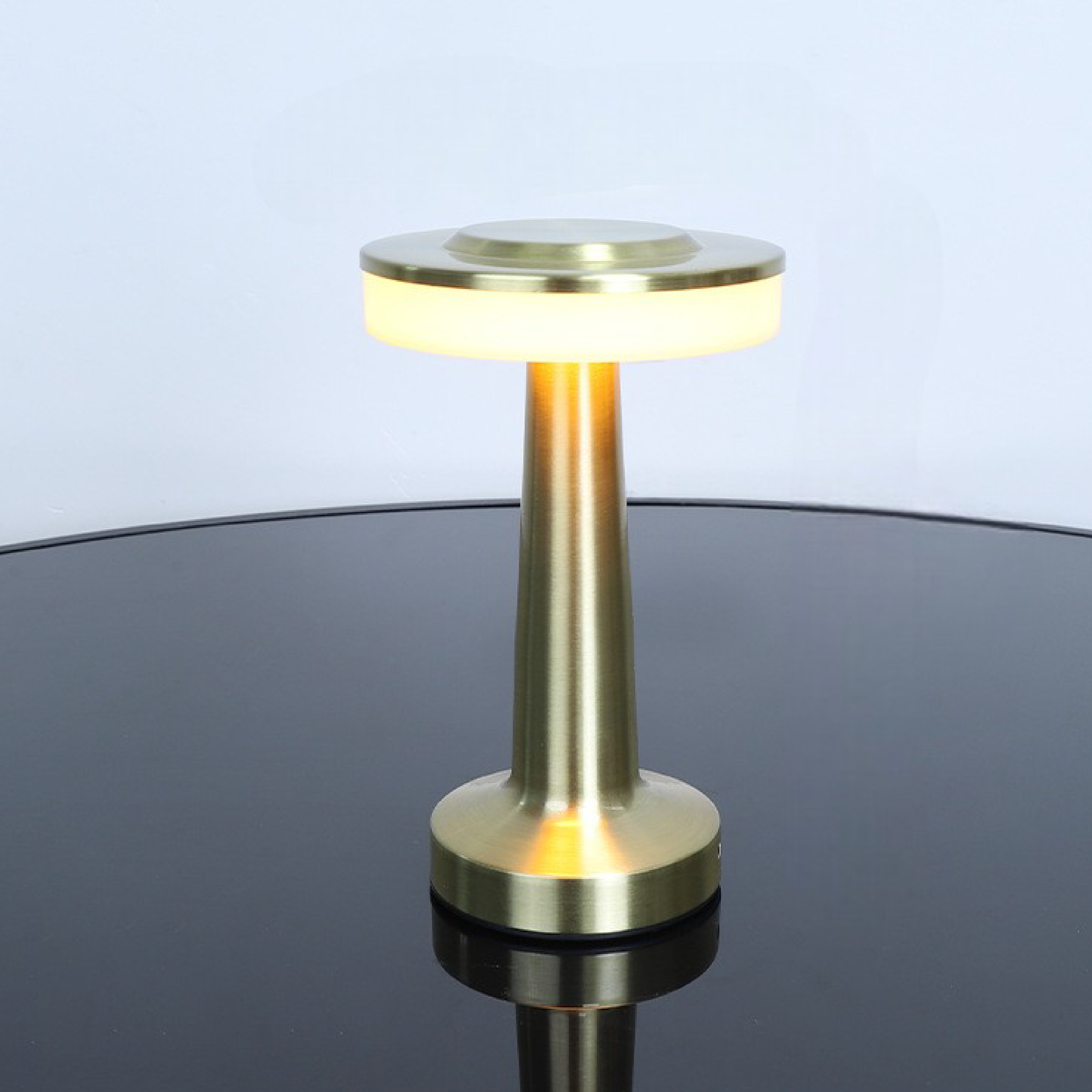 Lampe à poser en métal Birdona's